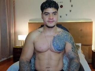 Stiven Velez — flirt4freeでウェブカムモデルオンライン