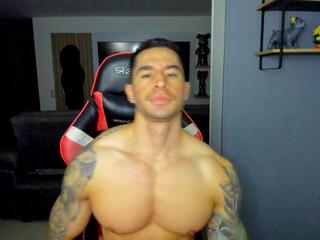 Uxio X — flirt4freeでウェブカムモデルオンライン