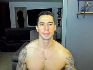 Uxio X — flirt4freeでウェブカムモデルオンライン