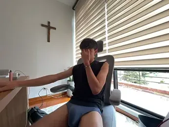 ItsJuanLuxxOficial — Stripchat stream photo (Jul 2026)