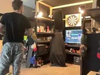 brad_bounce — chaturbateでウェブカムモデルオンライン