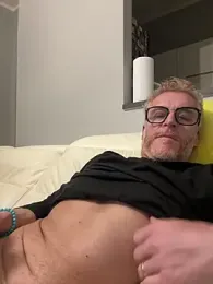 Axl_hot — Stripchat stream photo (Apr 2026)