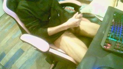 Guill94mo — Cam4 stream photo (Dec 2025)