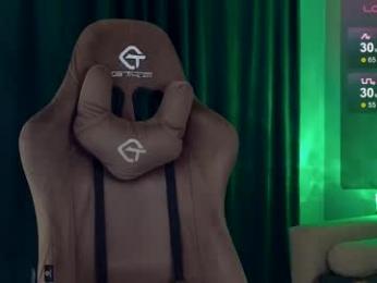 debugmee — Chaturbate stream photo (Apr 2026)