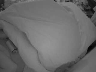 voyeurcam-julmodels-whitebed-4 — Camsoda stream photo (Jun 2026)