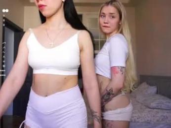 blue_bow — Chaturbate stream photo (May 2026)