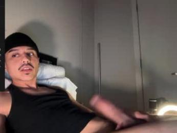 xmomentumx — Chaturbate stream photo (Apr 2026)