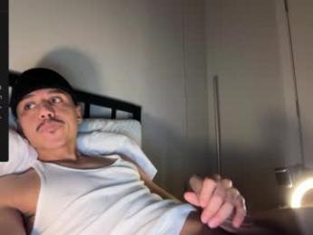 xmomentumx — Chaturbate stream photo (Apr 2026)