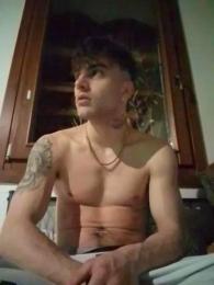 luchino220 — Cam4 stream photo (Feb 2026)