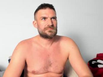 10in_deluxe — Chaturbate stream photo (Apr 2026)