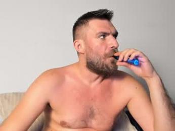 10in_deluxe — Chaturbate stream photo (Apr 2026)