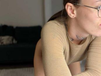 v_-_-_v — Bongacams stream photo (Jun 2026)