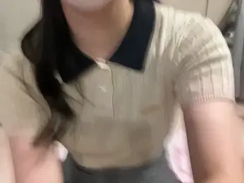 y-u-r-a-33 — Stripchat stream photo (Jun 2026)
