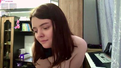 LouraTheberge — Cam4 stream photo (May 2026)
