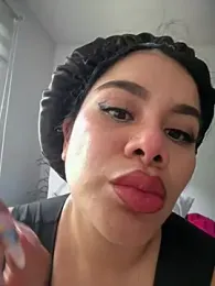 Issane_Peru — Stripchat stream photo (Apr 2026)