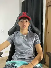 _CamiloBass — stripchatでウェブカムモデルオンライン