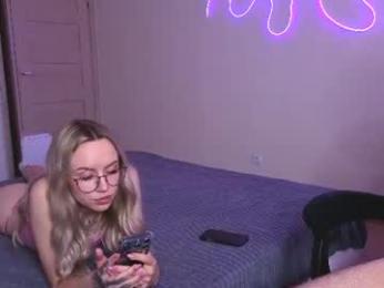 hello_kittykk — Chaturbate stream photo (Jun 2026)