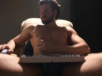 double_luckystrike — chaturbateでウェブカムモデルオンライン