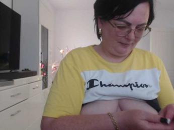 Emyllywhite — Bongacams stream photo (Jun 2025)