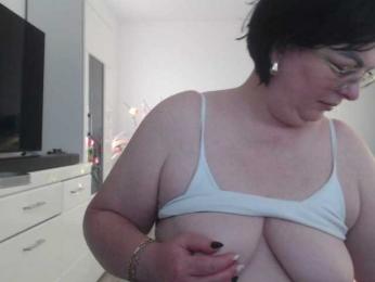 Emyllywhite — Bongacams stream photo (Jun 2025)