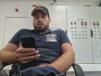 Instinctbrut — Stripchat stream photo (Aug 2026)