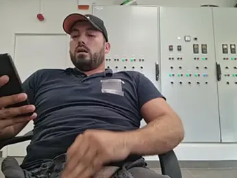Instinctbrut — Stripchat stream photo (Aug 2026)