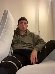 apoloruso — Stripchat stream photo (Oct 2025)