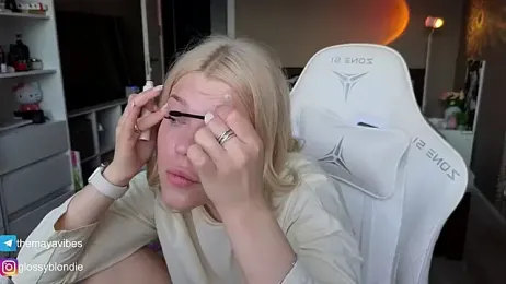 Maya_Rave — Stripchat stream photo (Apr 2026)