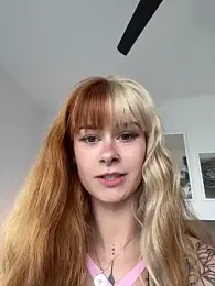 SallyDinosaur — Stripchat stream photo (Feb 2026)