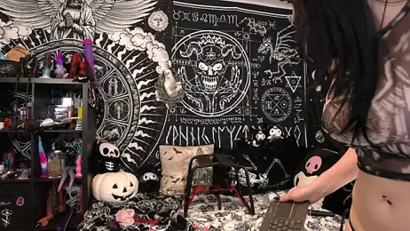 EVILYN — stripchatでウェブカムモデルオンライン