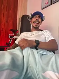 Latinmoster_boss — Stripchat stream photo (Mar 2026)