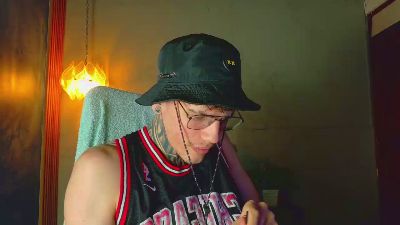 david_huge — Cam4 stream photo (Apr 2026)