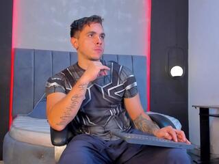 Liam Walker — flirt4freeでウェブカムモデルオンライン