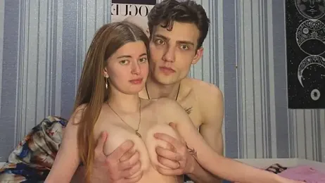 EmiliaCouple — stripchatでウェブカムモデルオンライン