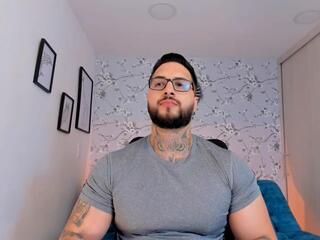 Max Dic — flirt4freeでウェブカムモデルオンライン