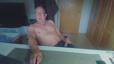 mdevbi — Cam4 stream photo (Apr 2026)