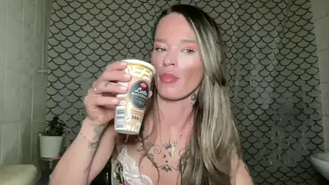 vinique99 — Stripchat stream photo (Apr 2026)