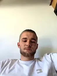 Benjamiinlt — Stripchat stream photo (Apr 2026)