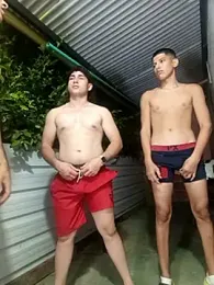 3hornys-straights — stripchatでウェブカムモデルオンライン