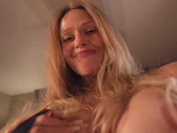 HeyBanana — bongacamsでウェブカムモデルオンライン