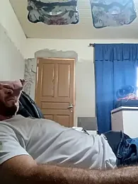 RobertoLuiz84 — Stripchat stream photo (Apr 2026)