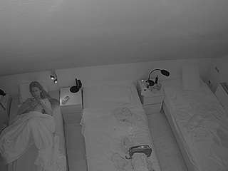 voyeurcam-julmodels-bed-7 — Camsoda stream photo (Aug 2026)