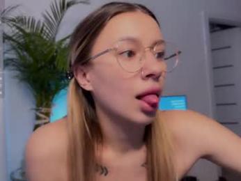 reallove_x — Chaturbate stream photo (Apr 2026)