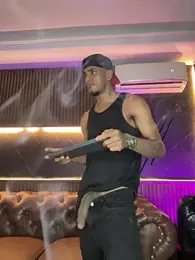 AaronCruz_ — stripchatでウェブカムモデルオンライン