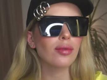 agent_blonde — Chaturbate stream photo (Apr 2026)