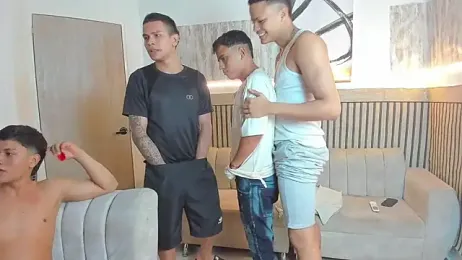 friendslikeplay — stripchatでウェブカムモデルオンライン