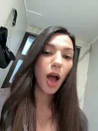 -_MiaQueen_- — stripchatでウェブカムモデルオンライン