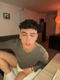 aronnhidden — Stripchat stream photo (Jun 2026)