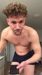 youngplayboymm — Cam4 stream photo (Apr 2026)