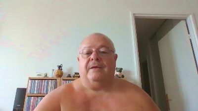 philou75xxx — Cam4 stream photo (Aug 2026)